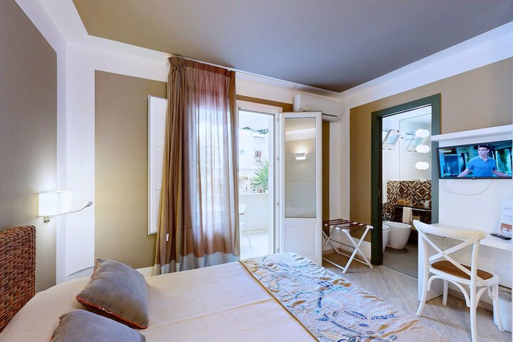 Room 55 of 210