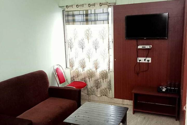 Room 5 of 6