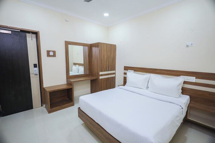 Room 8 of 25