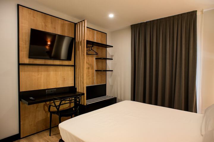 Room 12 of 108