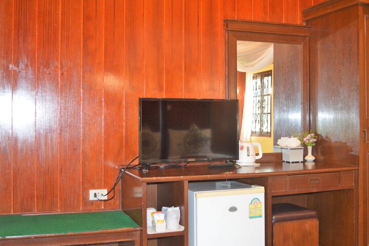 Room 27 of 48