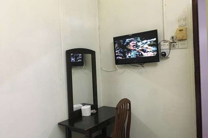 Room 32 of 68