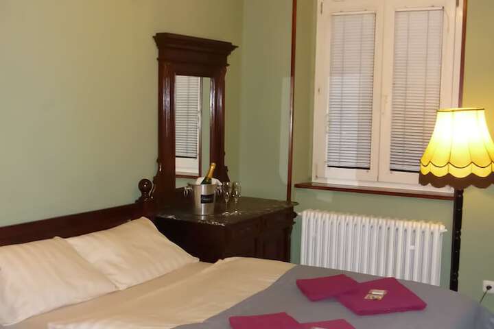 Room 7 of 99