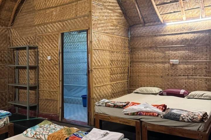 Room 4 of 8