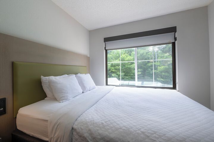 2 Queen Beds (34 of 42)