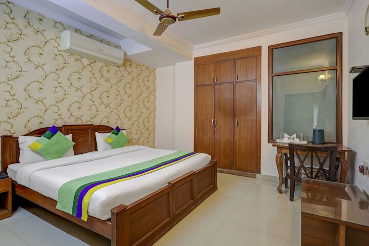 Room 8 of 29