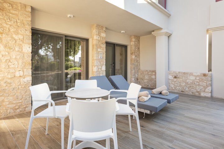 Terrace/Patio 35 of 77