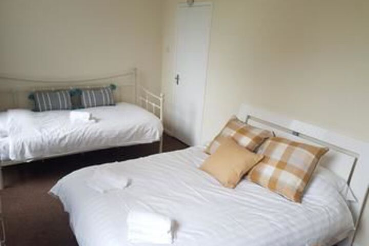 Room 6 of 13