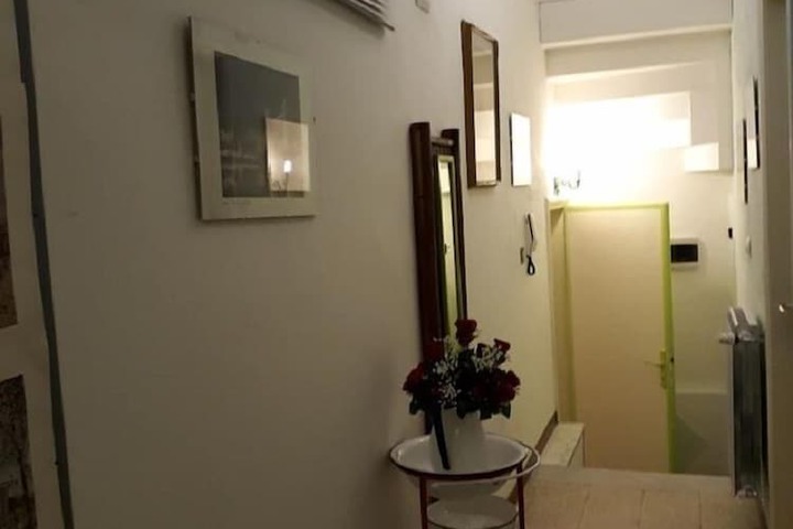 Room 8 of 25