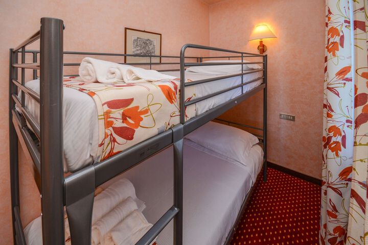 Room 17 of 140