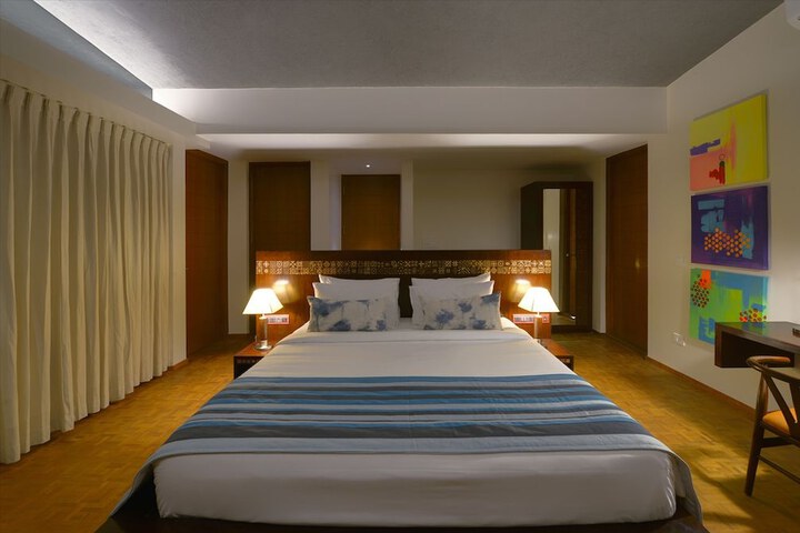 Room 3 of 32