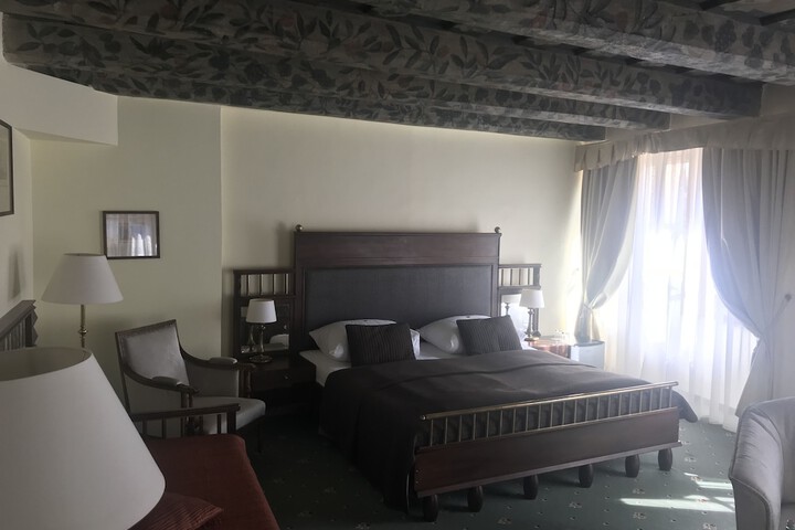 Room 5 of 113