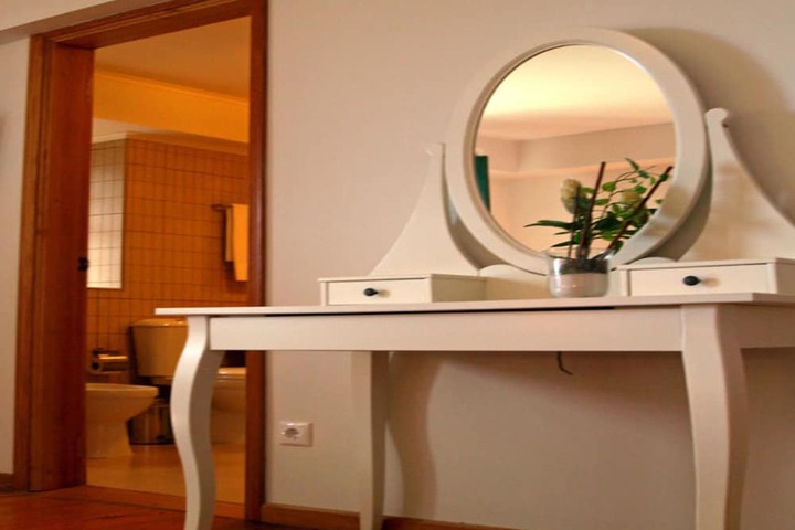Room 4 of 36