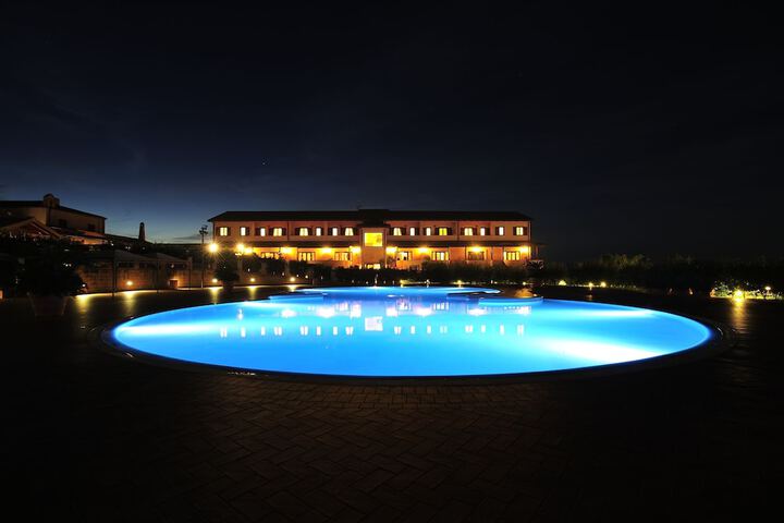 Pool 21 of 52