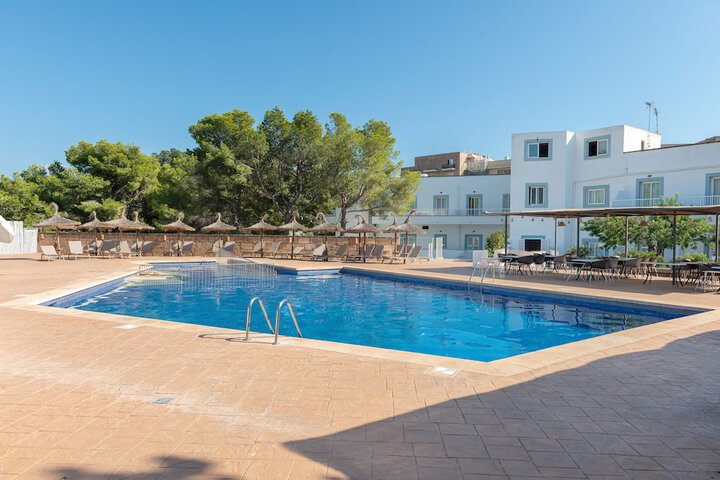 Pools & Facilities