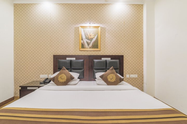 Room 4 of 32