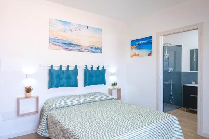 Room 6 of 53
