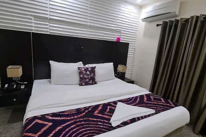 Room 6 of 53