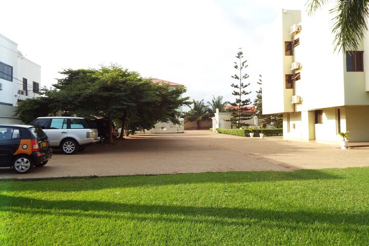 Hotel Exterior 44 of 45