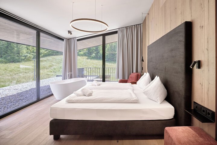 Room 2 of 40