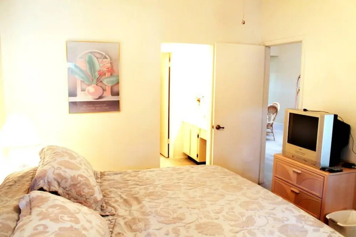 Room 5 of 13