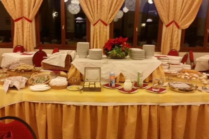 Dining 36 of 57