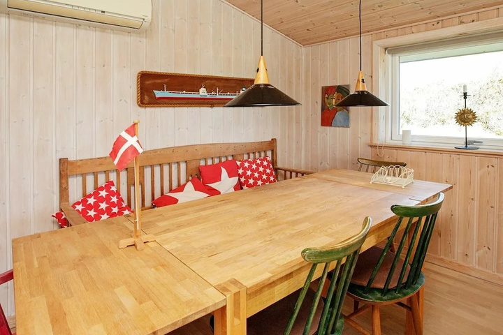 Room 4 of 18