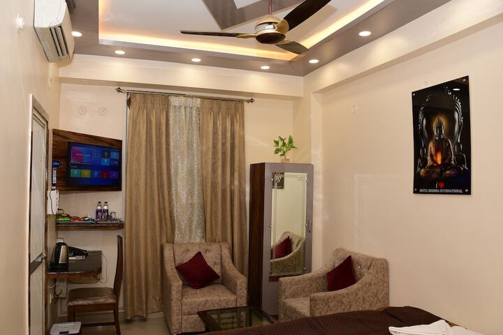 Room 5 of 73