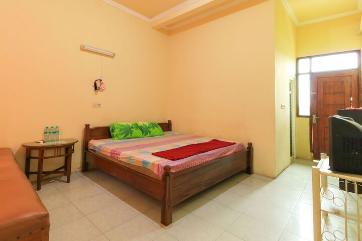 Room 8 of 33