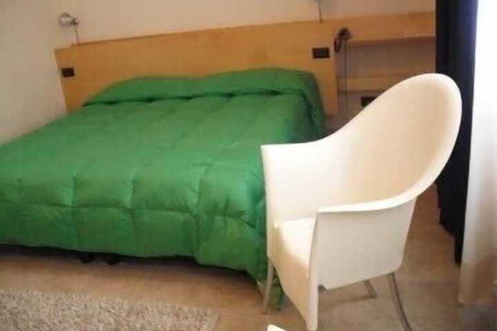 Room 14 of 36
