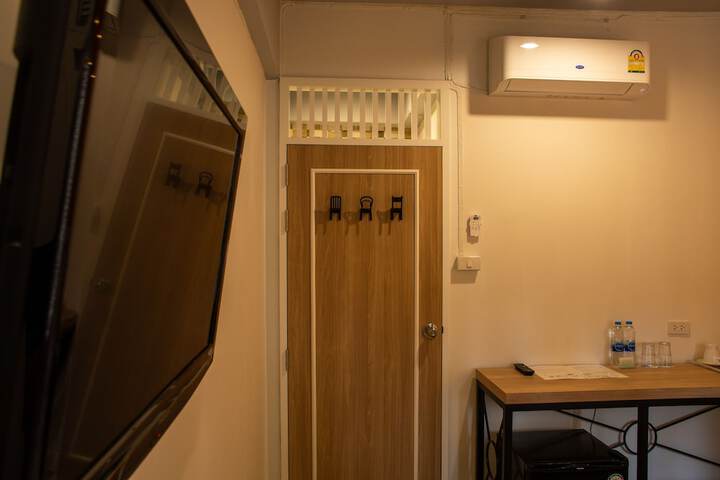 Room 11 of 34