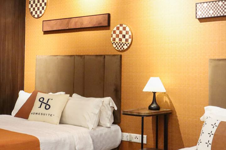 Room 53 of 326
