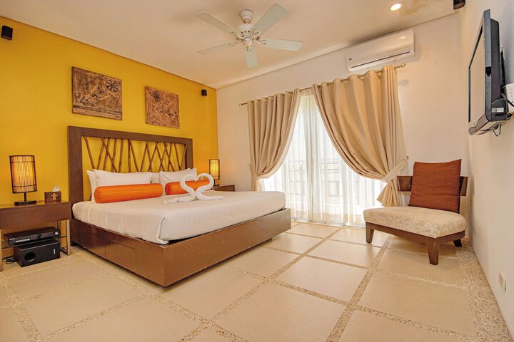 Room 35 of 208