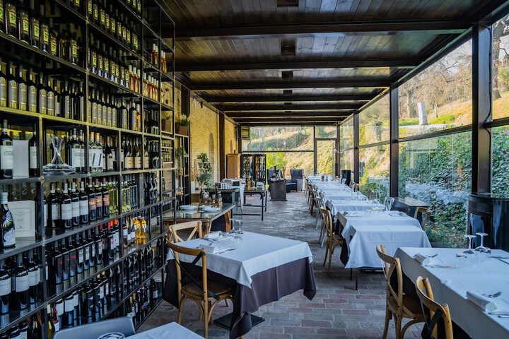 Dining 36 of 85