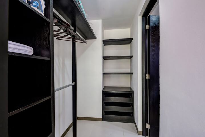Room 3 of 95