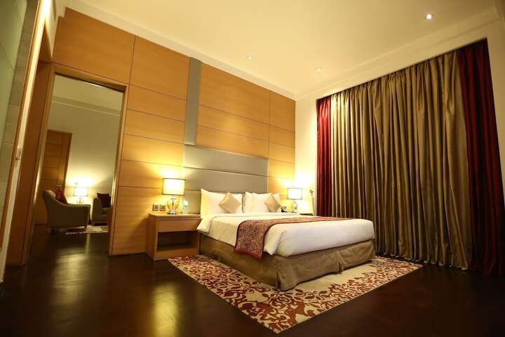 Room 33 of 73