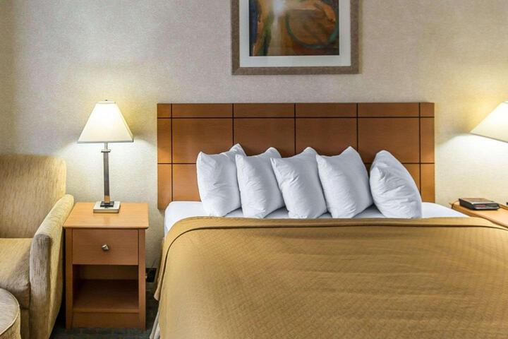 1 King Bed (1 of 10)