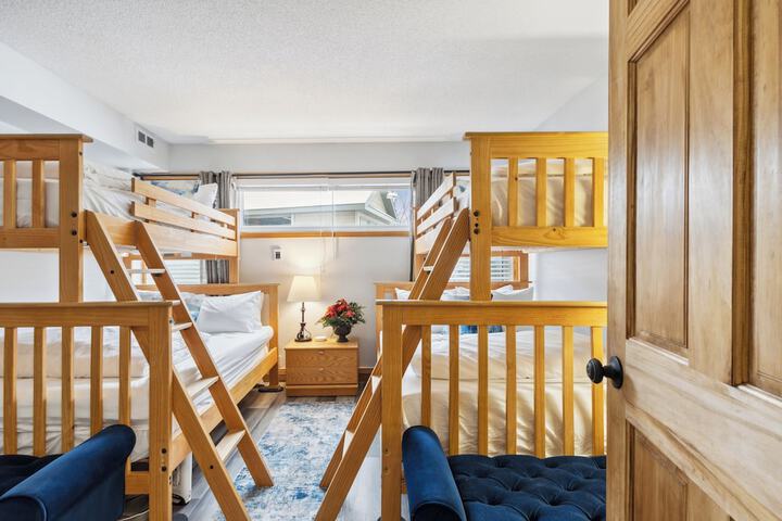 Room 384 of 402