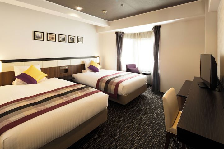 Room 7 of 18
