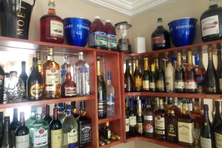 Lounge 12 of 17