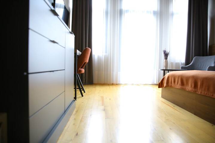 Room 33 of 72