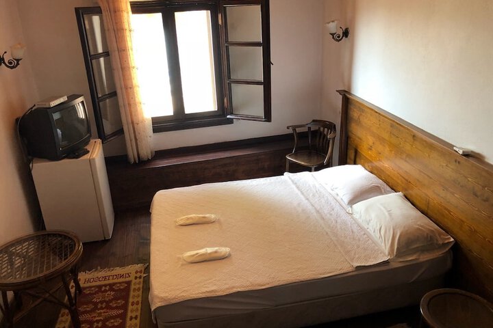 Room 4 of 12