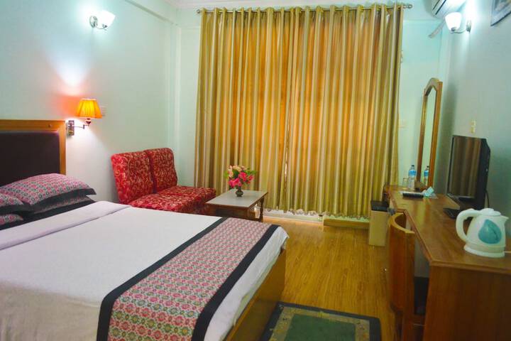 Room 3 of 10