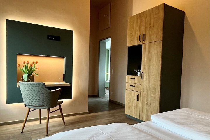 Room 6 of 24