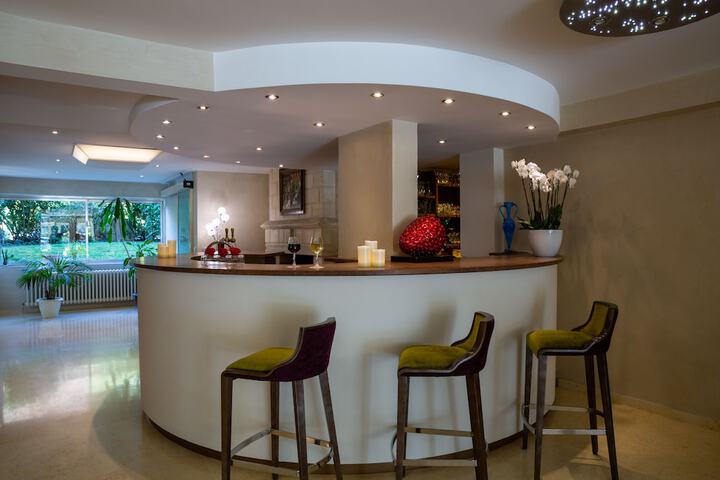Lounge 46 of 62