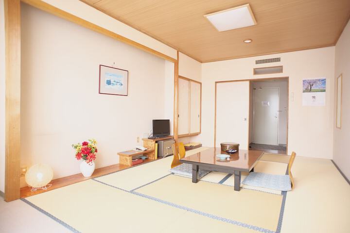 Room 6 of 36