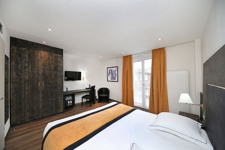 Room 12 of 71