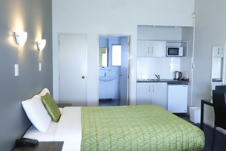 Room 6 of 68