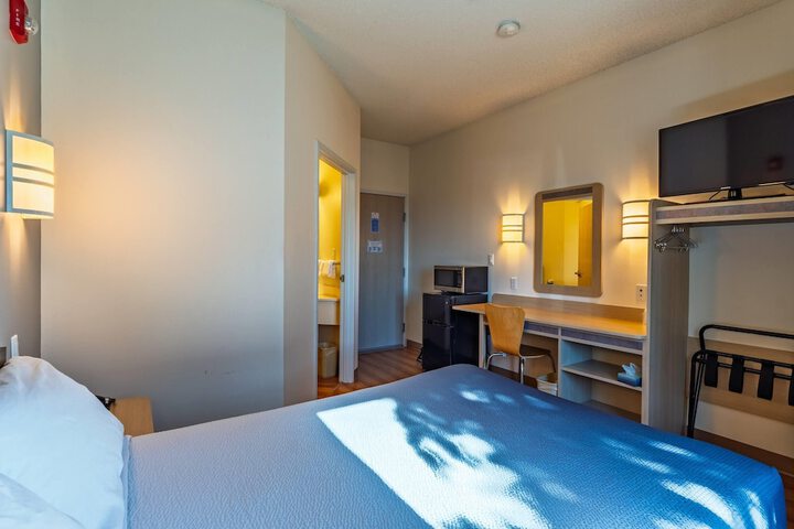 Room 25 of 53