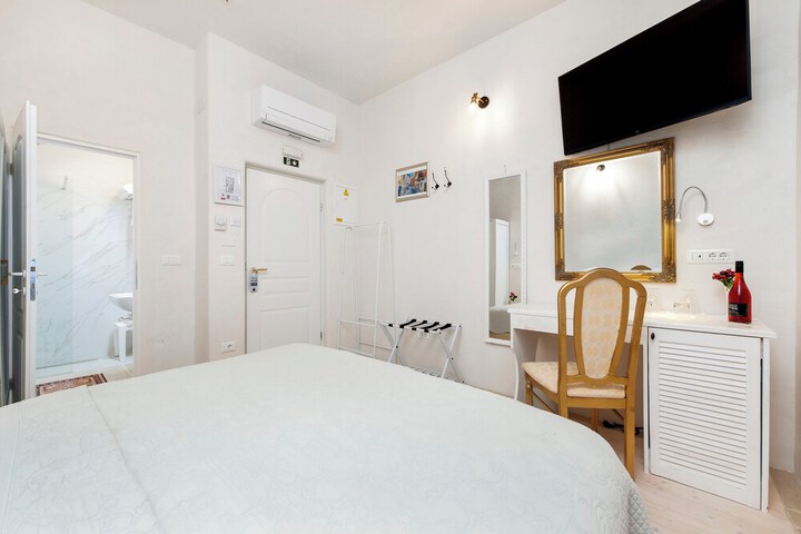 Room 17 of 23